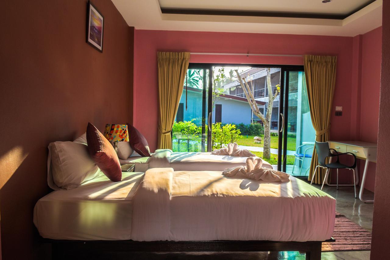 Sea Stone Hotel Накхон Си Тамарат Стая снимка